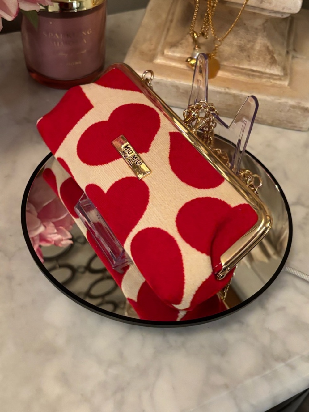 Miu Miu Cream Clutch with Red Heart Print and Gold Frame - Picture 4 of 13